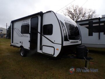 New 2025 Coachmen Apex