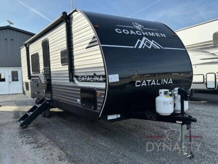 Photo 1 for New 2025 Coachmen Catalina 261BH