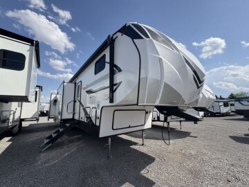 New 2025 Coachmen Chaparral