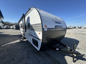 New 2025 Coachmen Clipper