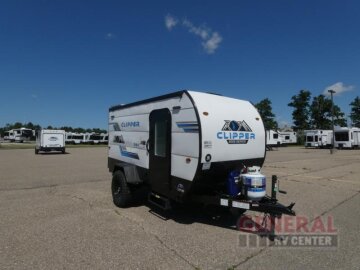 New 2025 Coachmen Clipper