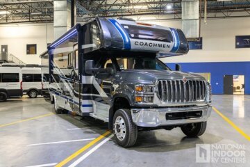 New 2025 Coachmen Entourage