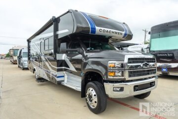 New 2025 Coachmen Entourage