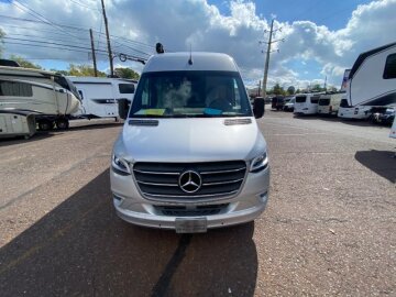 New 2025 Coachmen Galleria