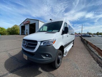New 2025 Coachmen Galleria