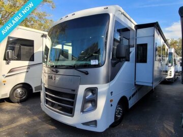 New 2025 Coachmen Pursuit