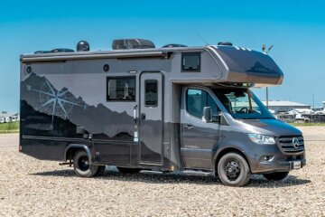 New 2025 Dynamax Isata 24FW