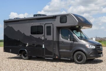 New 2025 Dynamax Isata 24FW