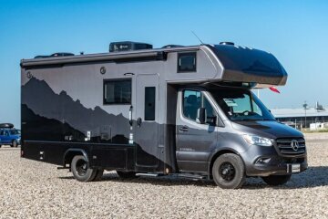 New 2025 Dynamax Isata 24FW