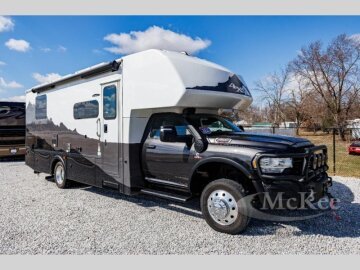 New 2025 Dynamax Isata