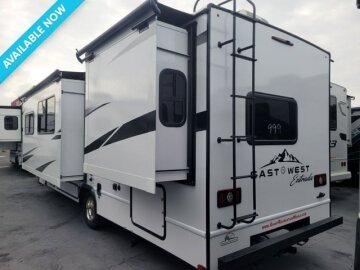 New 2025 East to West Entrada 2950 OK