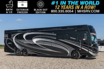New 2025 Fleetwood Discovery 44S