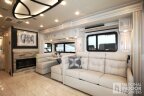Thumbnail Photo 4 for New 2025 Fleetwood Discovery 38W