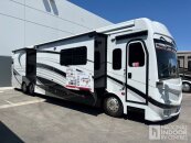 New 2025 Fleetwood Discovery 44S