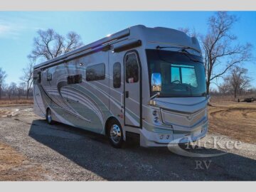 New 2025 Fleetwood Discovery 40M