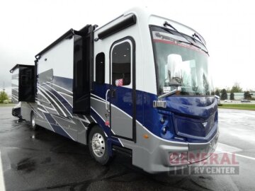 New 2025 Fleetwood Discovery 38N