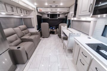 New 2025 Fleetwood Frontier