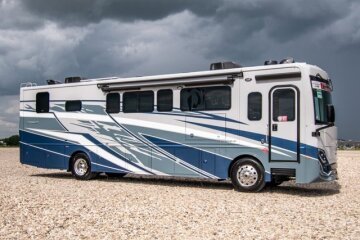New 2025 Fleetwood Frontier 36SS
