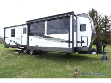 New 2025 Forest River Flagstaff