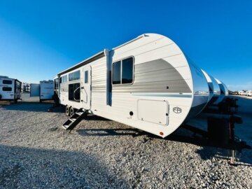 New 2025 Forest River Salem 32VERANDA