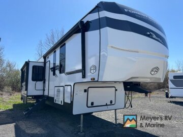 New 2025 Forest River Sierra