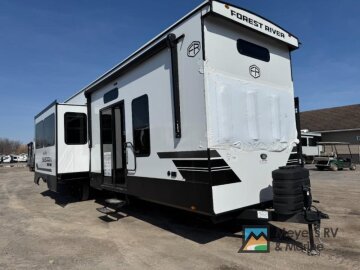 New 2025 Forest River Sierra