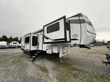 New 2025 Forest River Sierra