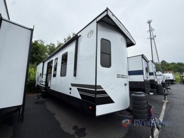New 2025 Forest River Sierra