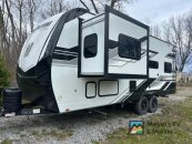 New 2025 Grand Design Momentum 21G
