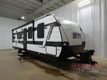 New 2025 Grand Design Momentum 27MAV