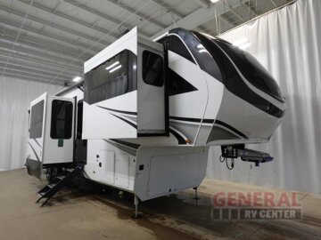 New 2025 Grand Design Solitude 380FL