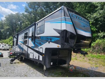 New 2025 Heartland Cyclone 4006