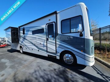 New 2025 Holiday Rambler Vacationer 35K