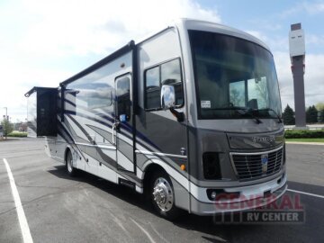 New 2025 Holiday Rambler Vacationer 33C