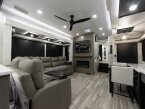 Thumbnail Photo 5 for 2025 JAYCO Pinnacle