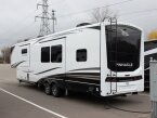 Thumbnail Photo 3 for 2025 JAYCO Pinnacle