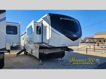 New 2025 JAYCO Pinnacle