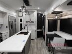 Thumbnail Photo 4 for New 2025 JAYCO Pinnacle