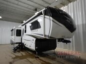New 2025 JAYCO Pinnacle