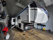 New 2025 JAYCO Pinnacle