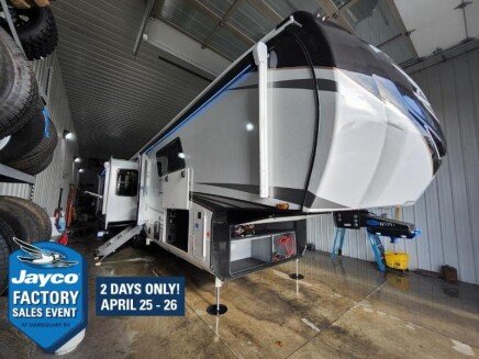 Photo 1 for New 2025 JAYCO Pinnacle