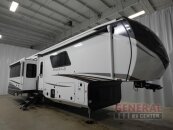 New 2025 JAYCO Pinnacle