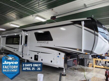 Photo 1 for New 2025 JAYCO Pinnacle
