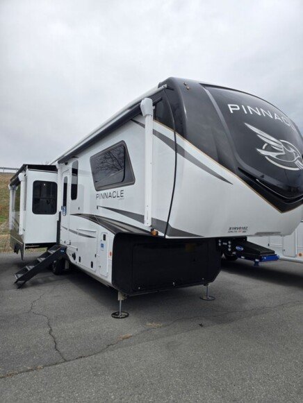 Photo 1 for New 2025 JAYCO Pinnacle