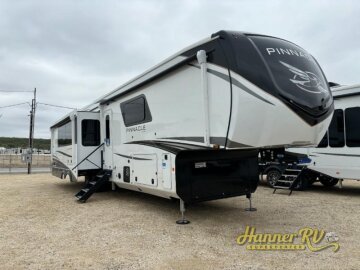 New 2025 JAYCO Pinnacle