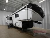 New 2025 JAYCO Pinnacle