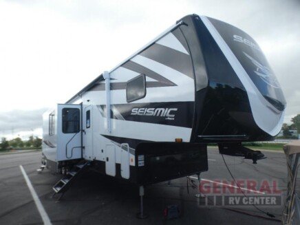 Photo 1 for New 2025 JAYCO Seismic