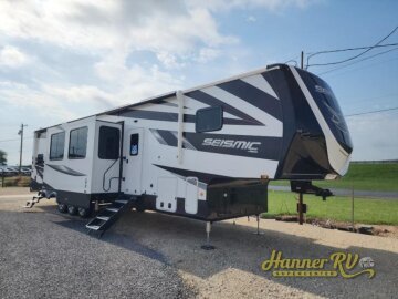 New 2025 JAYCO Seismic