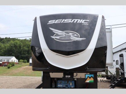 Photo 1 for New 2025 JAYCO Seismic