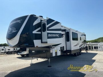 New 2025 JAYCO Seismic